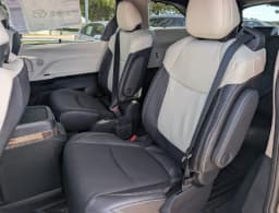 Toyota Sienna Platinum AWD 7-Passenger (Natl) 2026 — side view