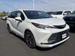 Toyota Sienna Platinum AWD 7-Passenger (Natl) 2026 — side view