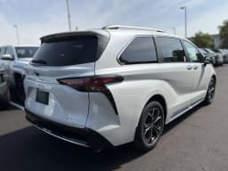 Toyota Sienna Platinum AWD 7-Passenger (Natl) 2026 — side view