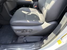 Toyota Sienna Platinum AWD 7-Passenger (Natl) 2026 — side view