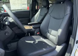 Toyota Sienna Platinum AWD 7-Passenger (Natl) 2026 — side view