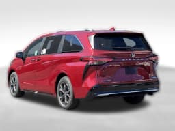 Toyota Sienna Platinum AWD 7-Passenger (Natl) 2026 — side view