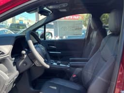 Toyota Sienna Platinum AWD 7-Passenger (Natl) 2026 — side view
