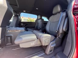 Toyota Sienna Platinum AWD 7-Passenger (Natl) 2026 — side view