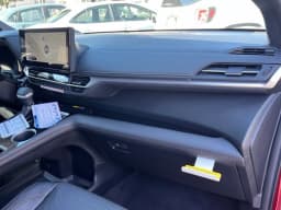 Toyota Sienna Platinum AWD 7-Passenger (Natl) 2026 — side view