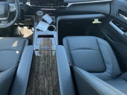 Toyota Sienna Platinum AWD 7-Passenger (Natl) 2026 — side view