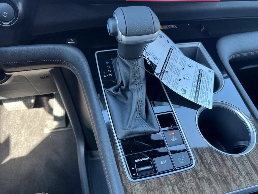 Toyota Sienna Platinum AWD 7-Passenger (Natl) 2026 — side view