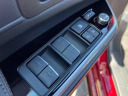 Toyota Sienna Platinum AWD 7-Passenger (Natl) 2026 — side view
