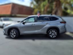 Toyota Highlander XLE AWD (Natl) 2026 — side view