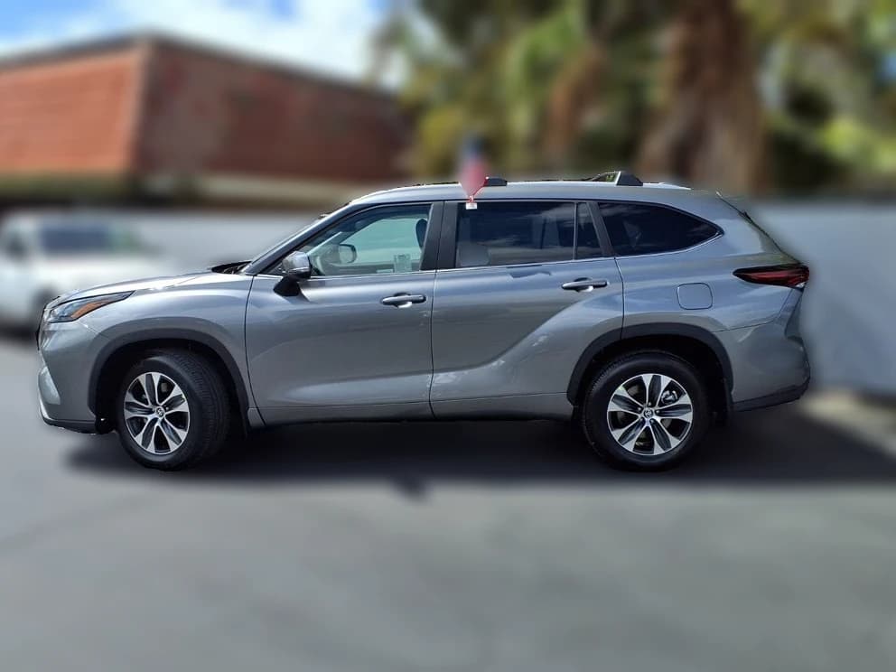 Toyota Highlander XLE AWD (Natl) 2026 — side view