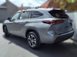 Toyota Highlander XLE AWD (Natl) 2026 — side view