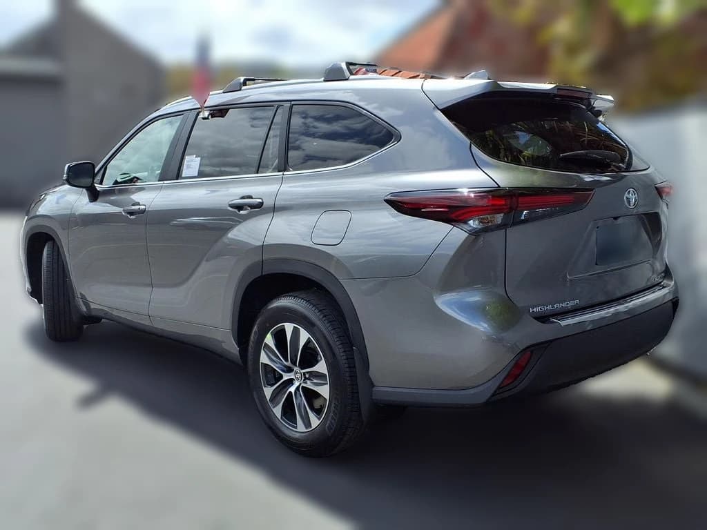 Toyota Highlander XLE AWD (Natl) 2026 — side view