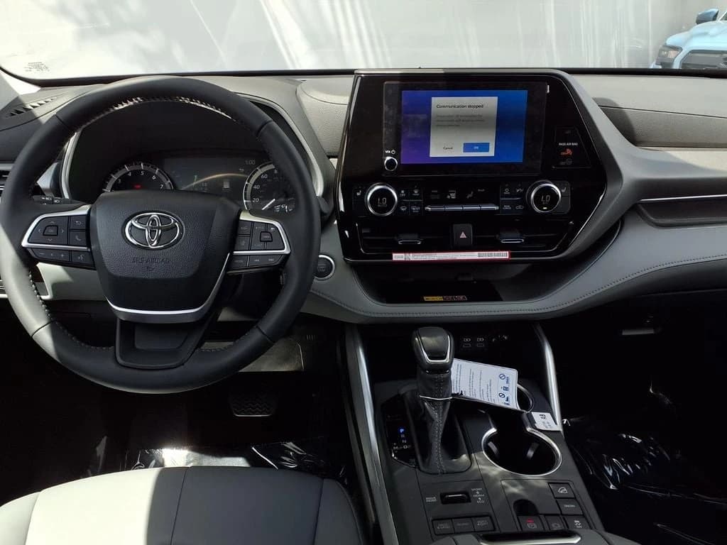 Toyota Highlander XLE AWD (Natl) 2026 — side view