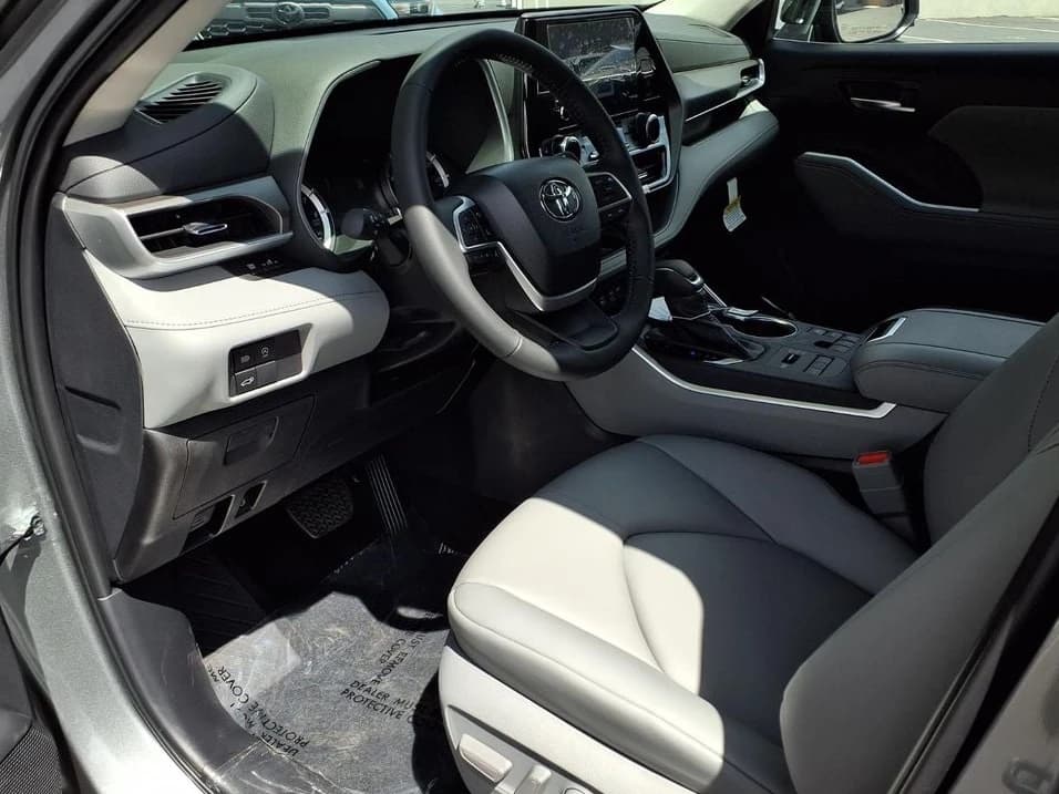 Toyota Highlander XLE AWD (Natl) 2026 — side view