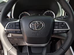 Toyota Highlander XLE AWD (Natl) 2026 — side view