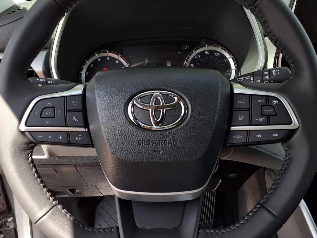 Toyota Highlander XLE AWD (Natl) 2026 — side view