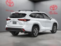 Toyota Highlander Platinum AWD (Natl) 2026 — side view