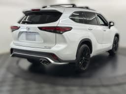 Toyota Highlander XSE AWD (Natl) 2026 — side view