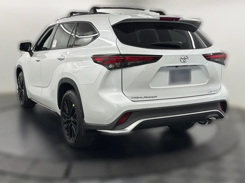 Toyota Highlander XSE AWD (Natl) 2026 — side view