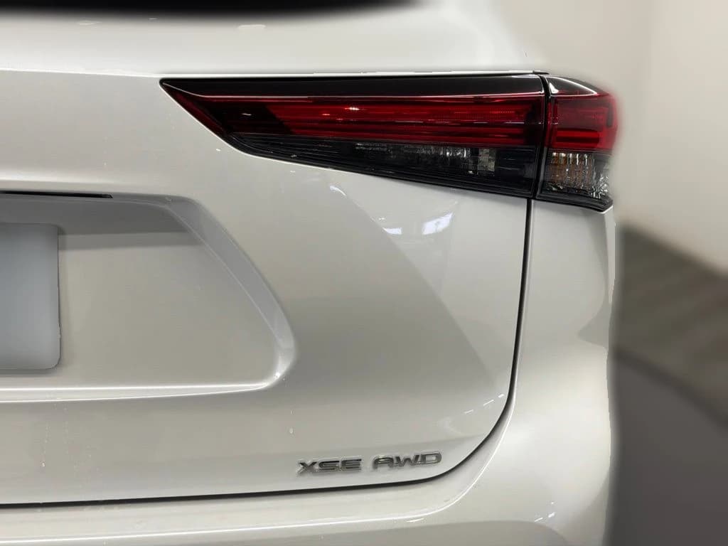 Toyota Highlander XSE AWD (Natl) 2026 — side view