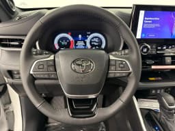 Toyota Highlander XSE AWD (Natl) 2026 — side view