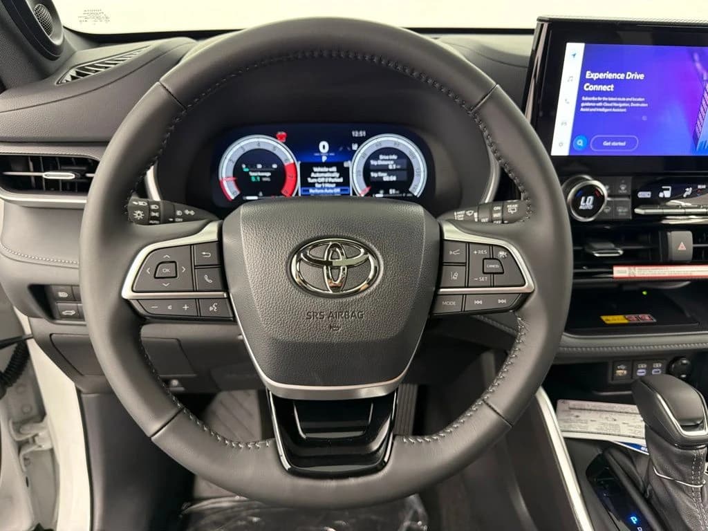 Toyota Highlander XSE AWD (Natl) 2026 — side view