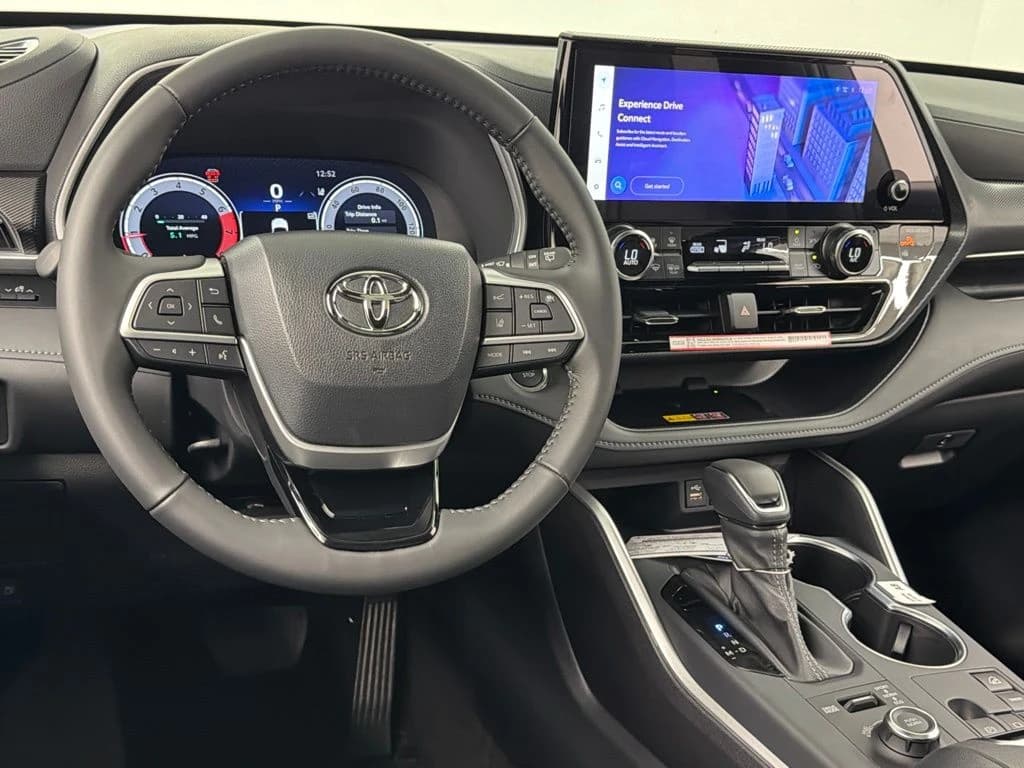 Toyota Highlander XSE AWD (Natl) 2026 — side view