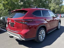 Toyota Highlander Platinum AWD (Natl) 2026 — side view