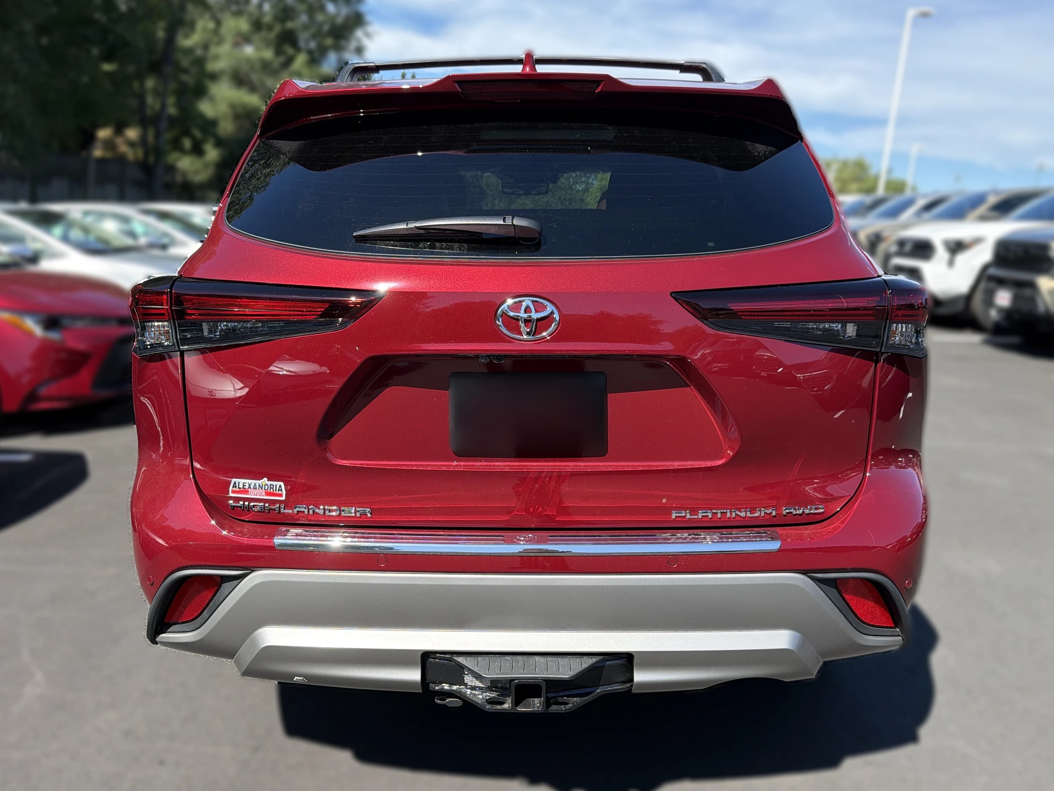 Toyota Highlander Platinum AWD (Natl) 2026 — side view