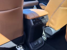 Toyota Highlander Platinum AWD (Natl) 2026 — side view