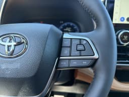 Toyota Highlander Platinum AWD (Natl) 2026 — side view