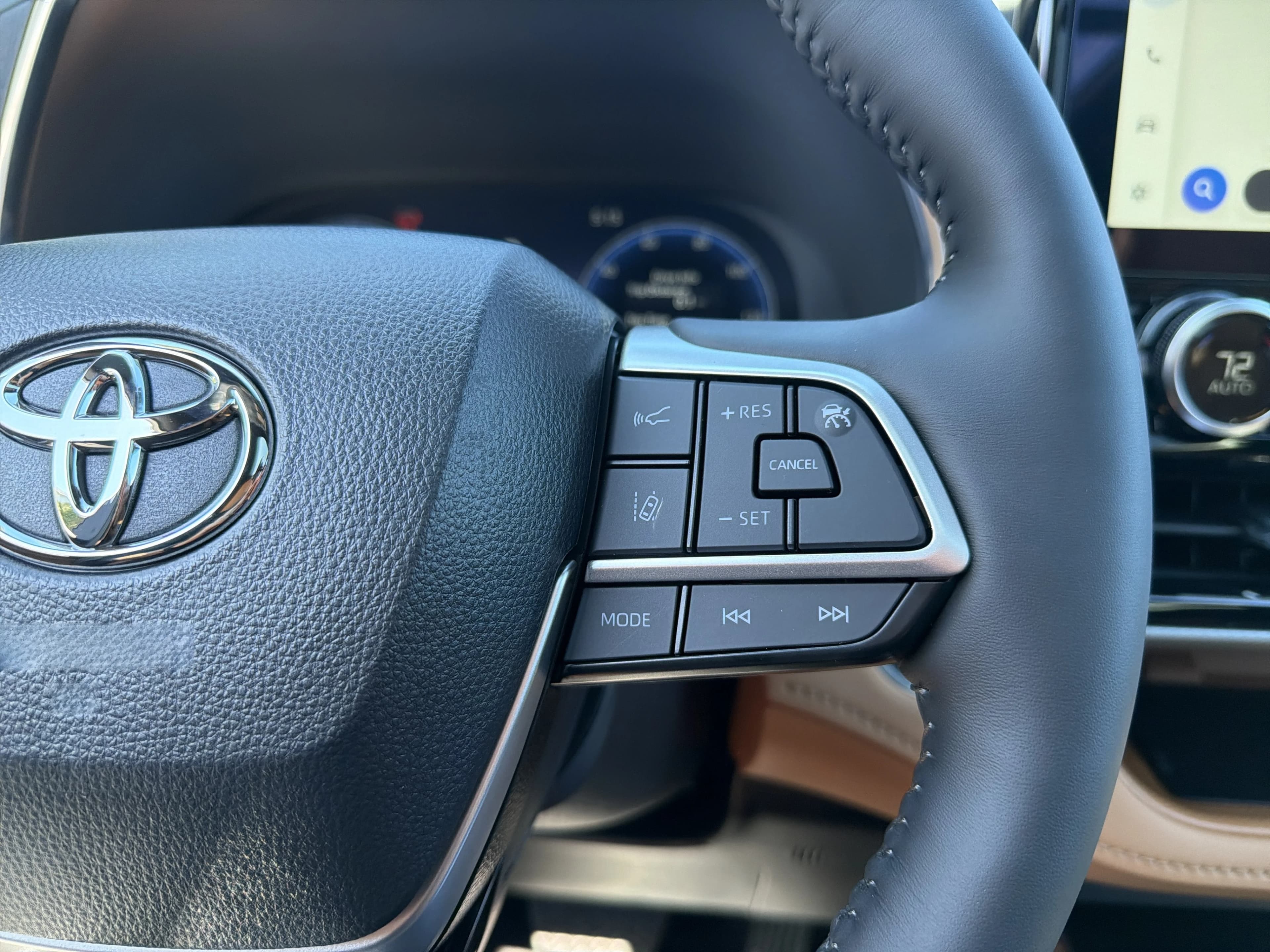 Toyota Highlander Platinum AWD (Natl) 2026 — side view