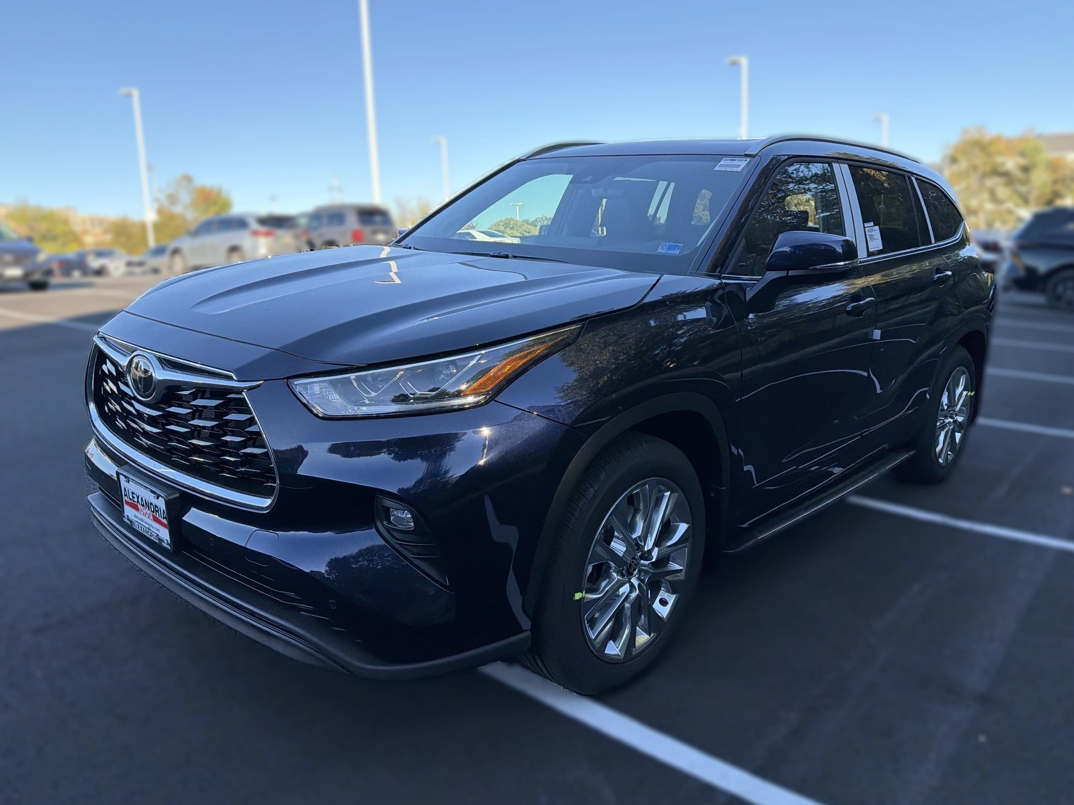 Toyota Highlander Limited AWD (Natl) 2026 — side view