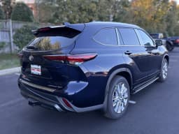 Toyota Highlander Limited AWD (Natl) 2026 — side view