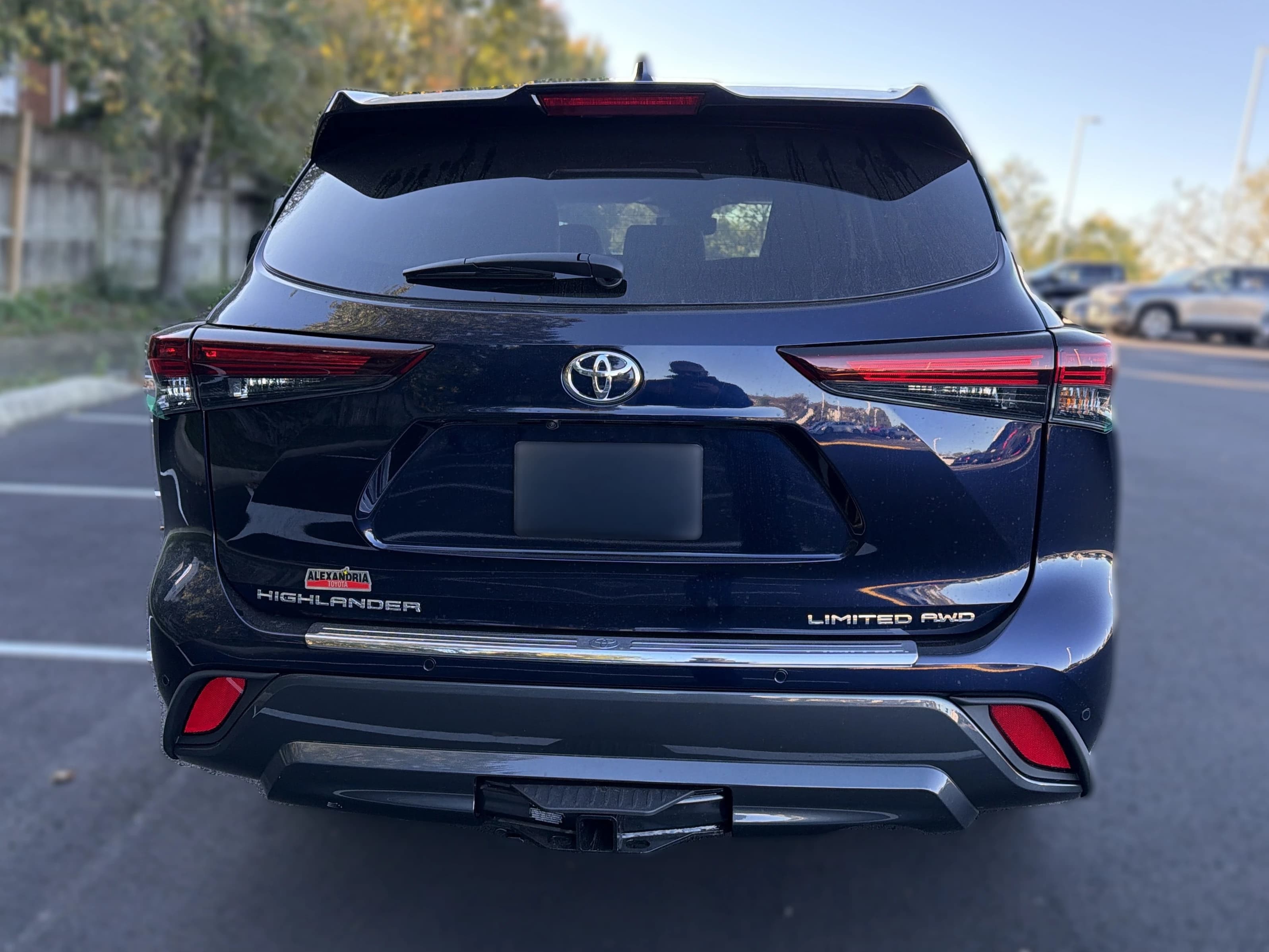 Toyota Highlander Limited AWD (Natl) 2026 — side view