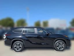 Toyota Highlander XLE AWD (Natl) 2026 — side view