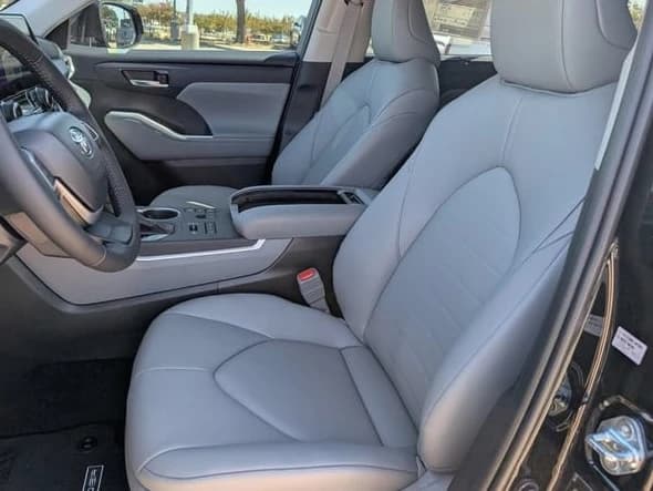 Toyota Highlander XLE AWD (Natl) 2026 — side view