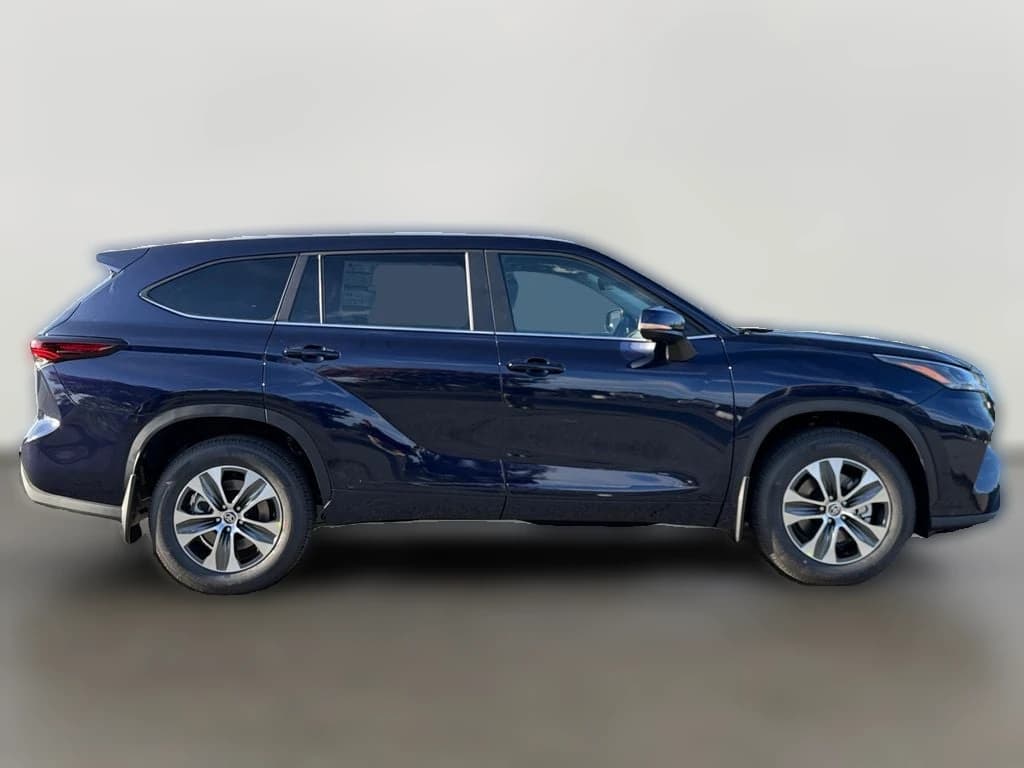 Toyota Highlander XLE AWD (Natl) 2026 — side view