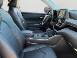 Toyota Highlander XLE AWD (Natl) 2026 — side view