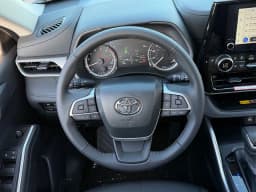 Toyota Highlander XLE AWD (Natl) 2026 — side view