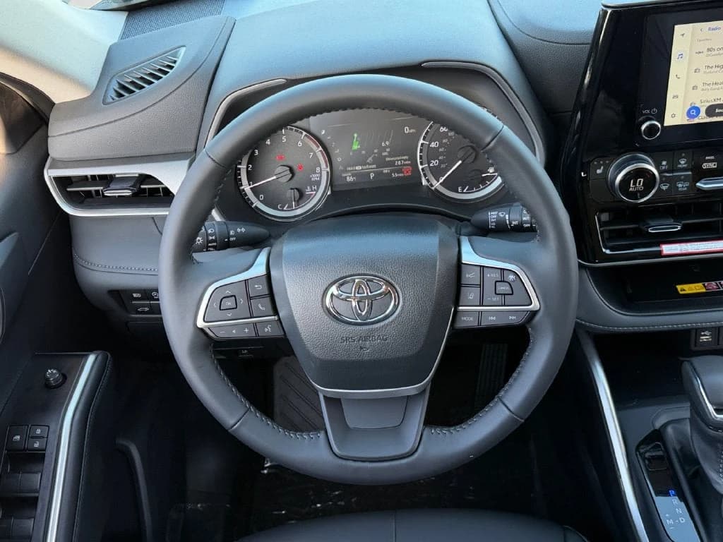 Toyota Highlander XLE AWD (Natl) 2026 — side view