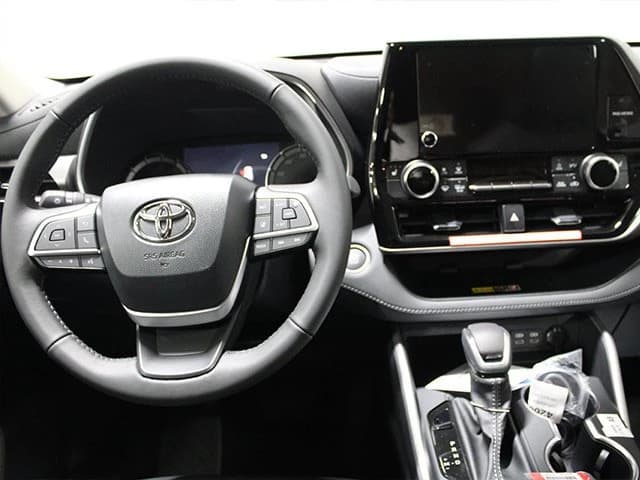 Toyota Highlander XLE AWD (Natl) 2026 — side view