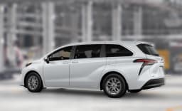 Toyota Sienna LE FWD 8-Passenger (Natl) 2026 — side view
