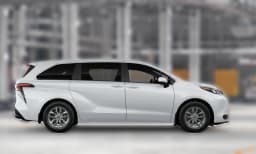 Toyota Sienna LE FWD 8-Passenger (Natl) 2026 — side view