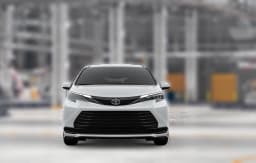 Toyota Sienna LE FWD 8-Passenger (Natl) 2026 — side view