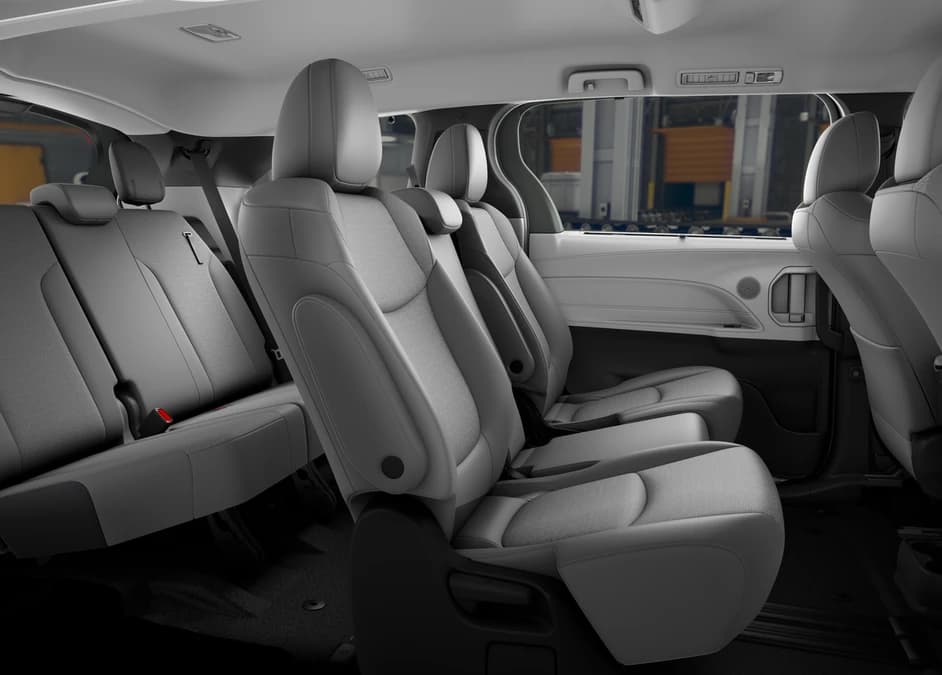 Toyota Sienna LE FWD 8-Passenger (Natl) 2026 — side view