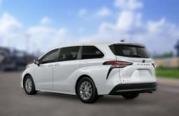Toyota Sienna LE AWD 8-Passenger (Natl) 2026 — side view