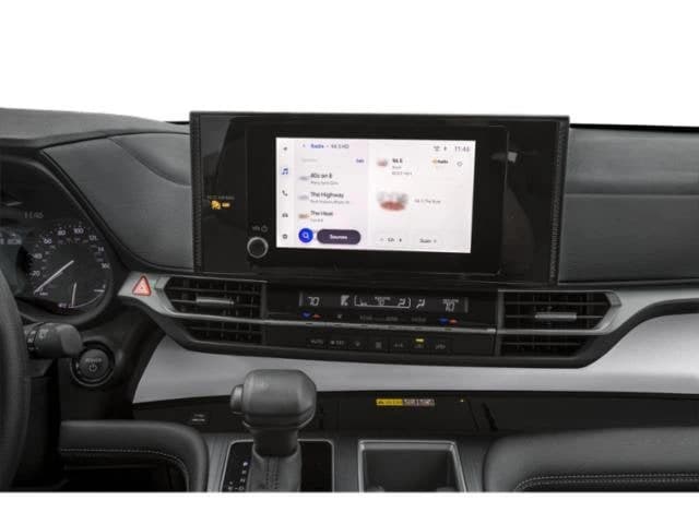 Toyota Sienna LE AWD 8-Passenger (Natl) 2026 — side view