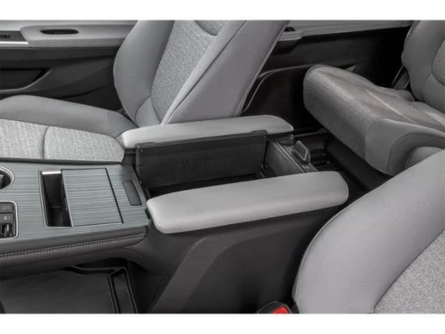 Toyota Sienna LE AWD 8-Passenger (Natl) 2026 — side view