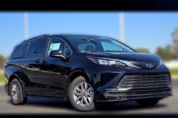 Toyota Sienna LE AWD 8-Passenger (Natl) 2026 — side view